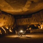 Grotte préhistorique avec peintures anciennes